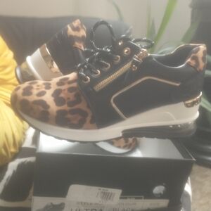 Women’s Black & Leopard Accent Fashion Sneakers